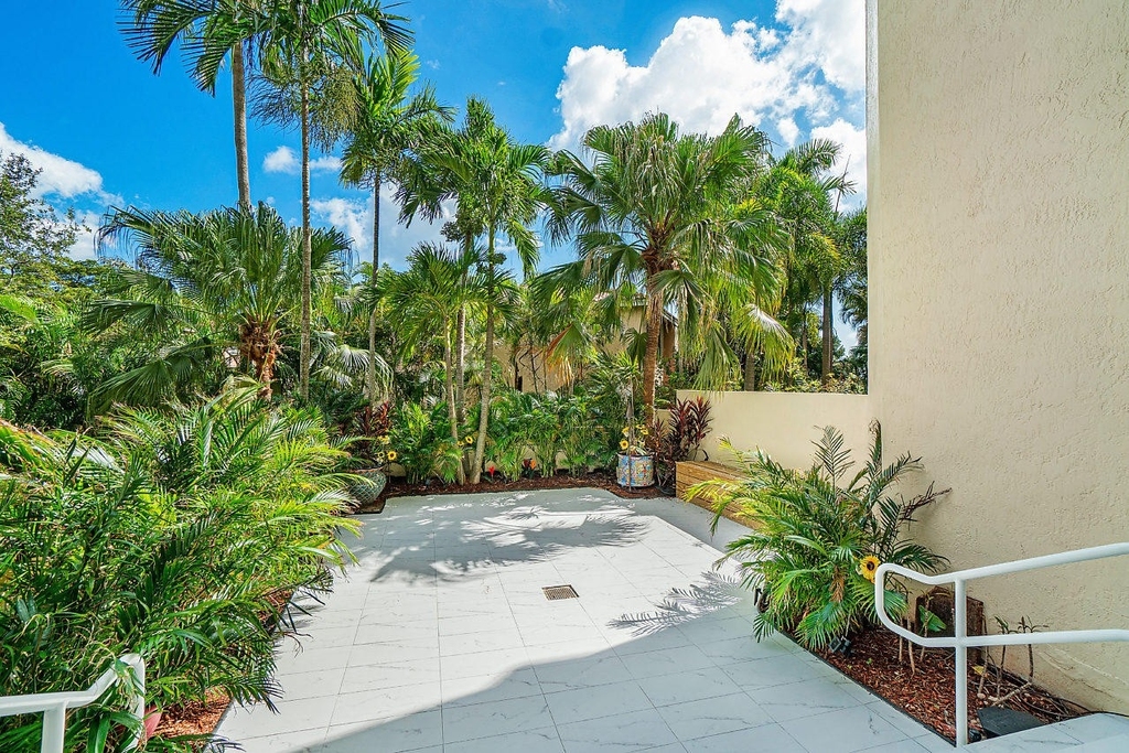 500 Se Mizner Boulevard - Photo 1