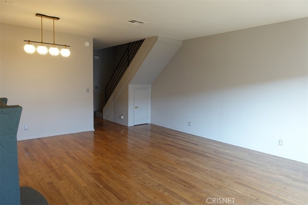 828 N Hudson Avenue - Photo 1