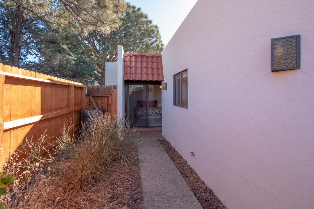 1101 Bernalillo Place Se - Photo 28