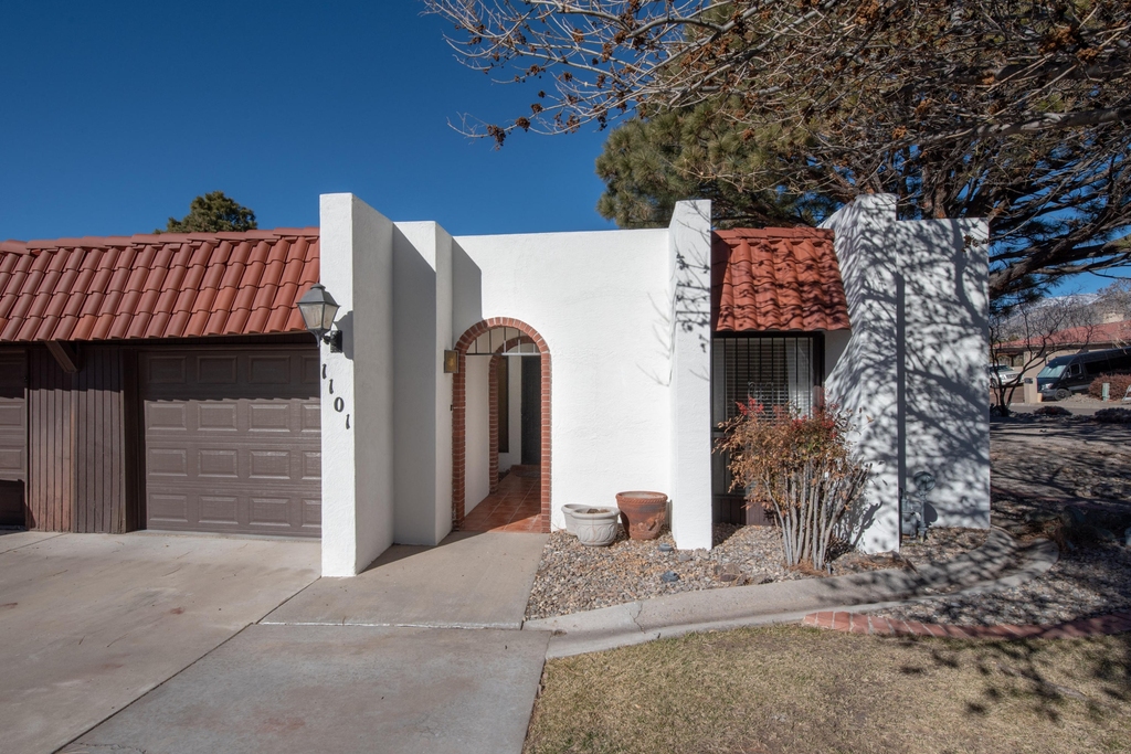 1101 Bernalillo Place Se - Photo 2