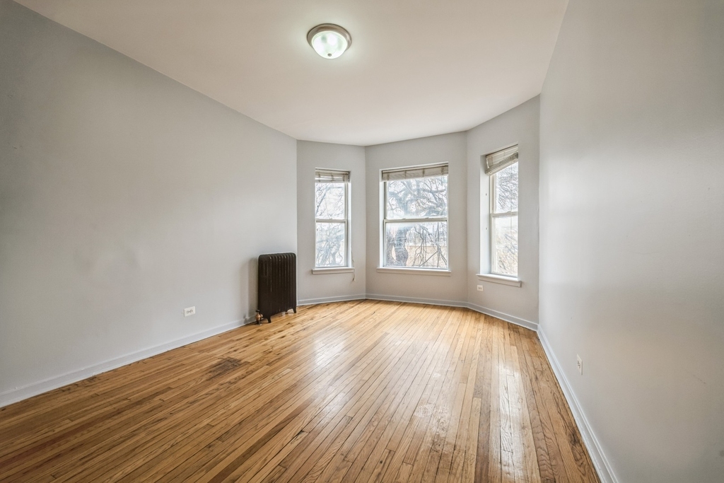 308 N Kedzie Avenue - Photo 2