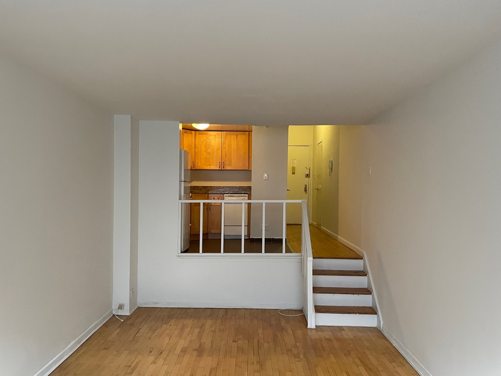 327 East 34th Street - Photo 3