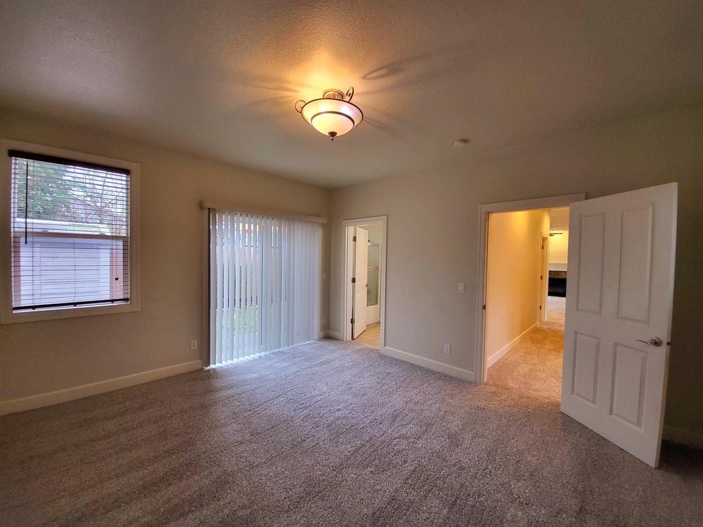 360 Se 70th Ave - Photo 11