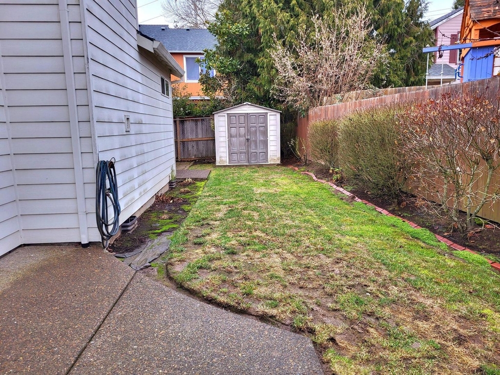 360 Se 70th Ave - Photo 2