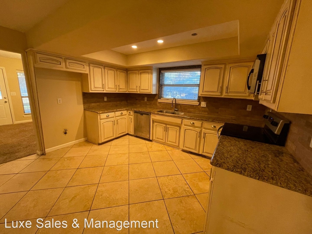 12312 Goldsborough Rd - Photo 3