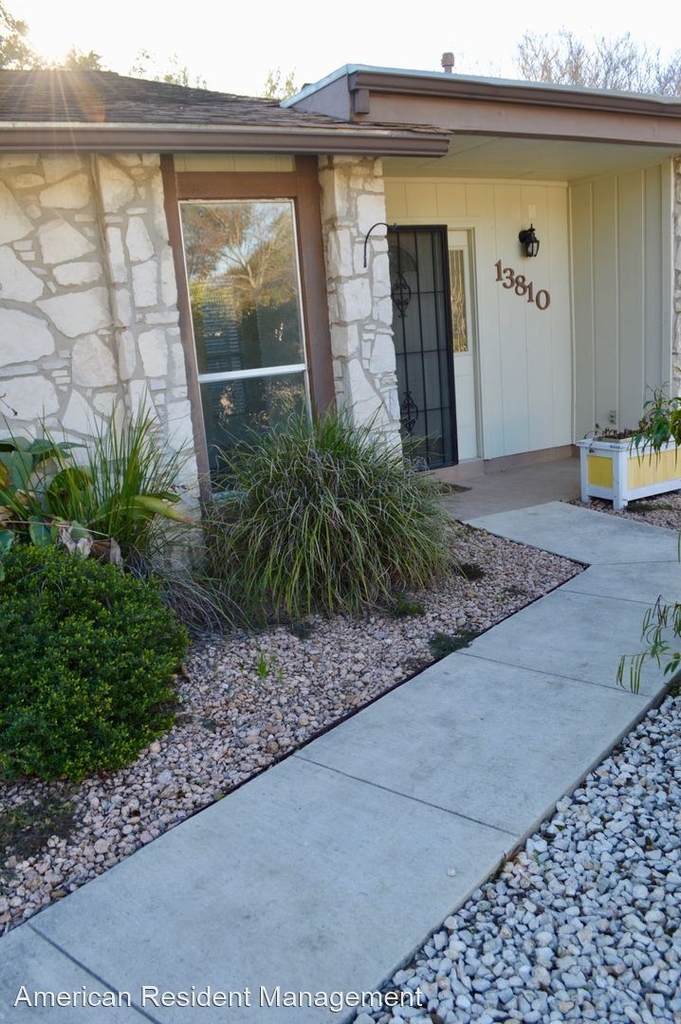 13810 Crested Point - Photo 33