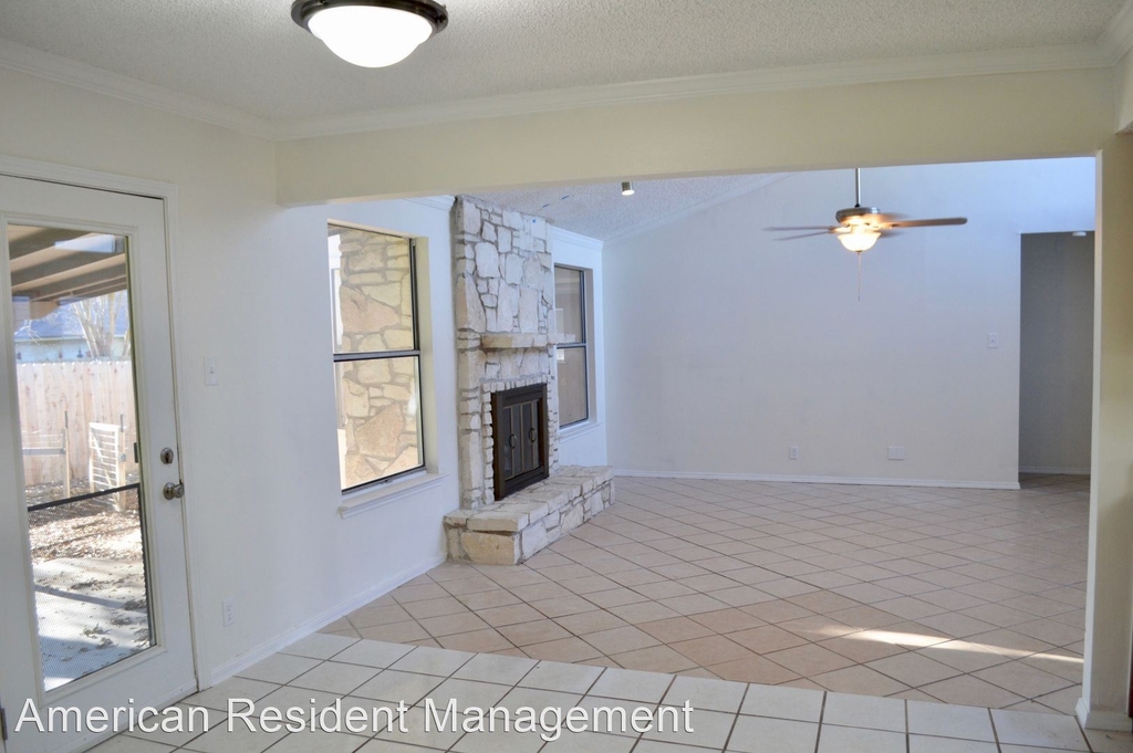 13810 Crested Point - Photo 11