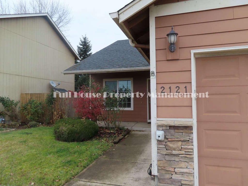 2121 Smithoak St. - Photo 2