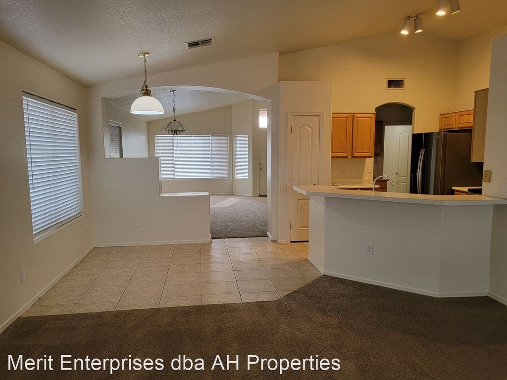 8606 W Shaw Butte - Photo 2