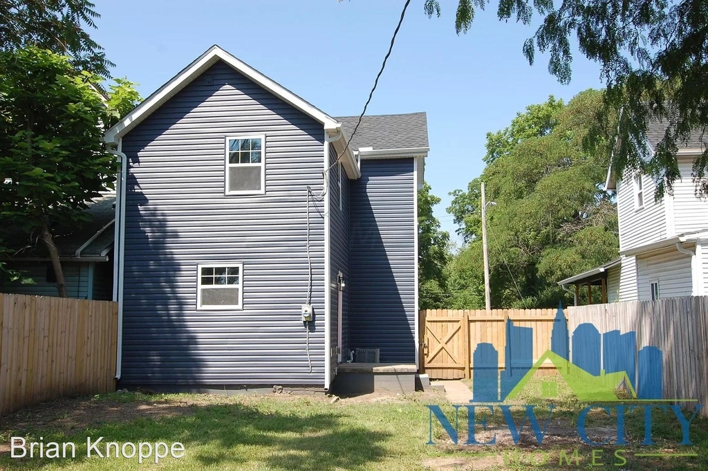 208 N Guilford Ave - Photo 24