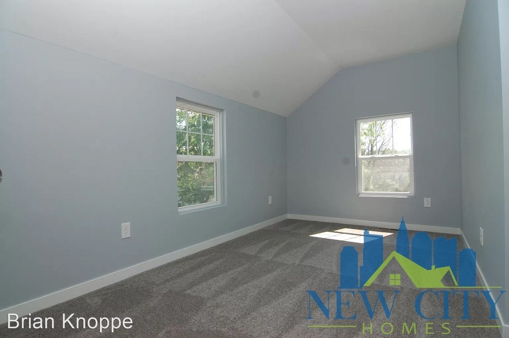 208 N Guilford Ave - Photo 12