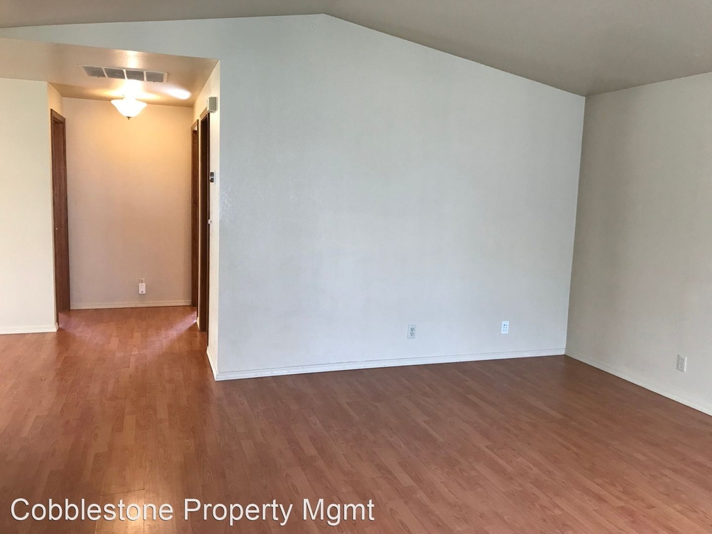 8135 W Canterbury - Photo 3