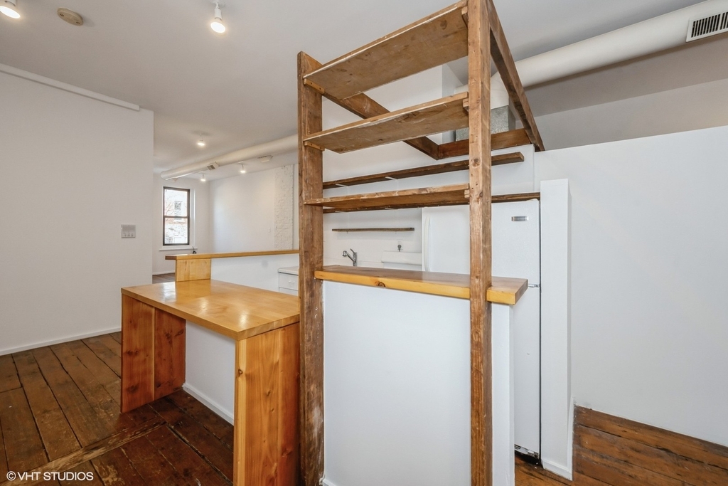 565 W 18th Street - Photo 5