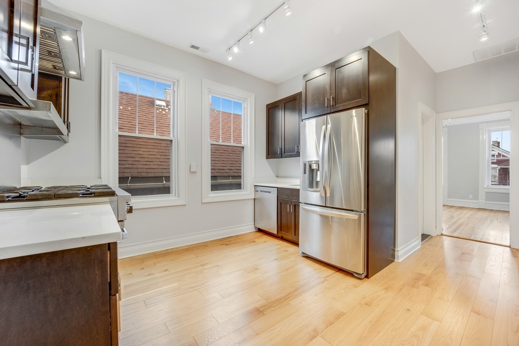 2020 W 23rd Street - Photo 2