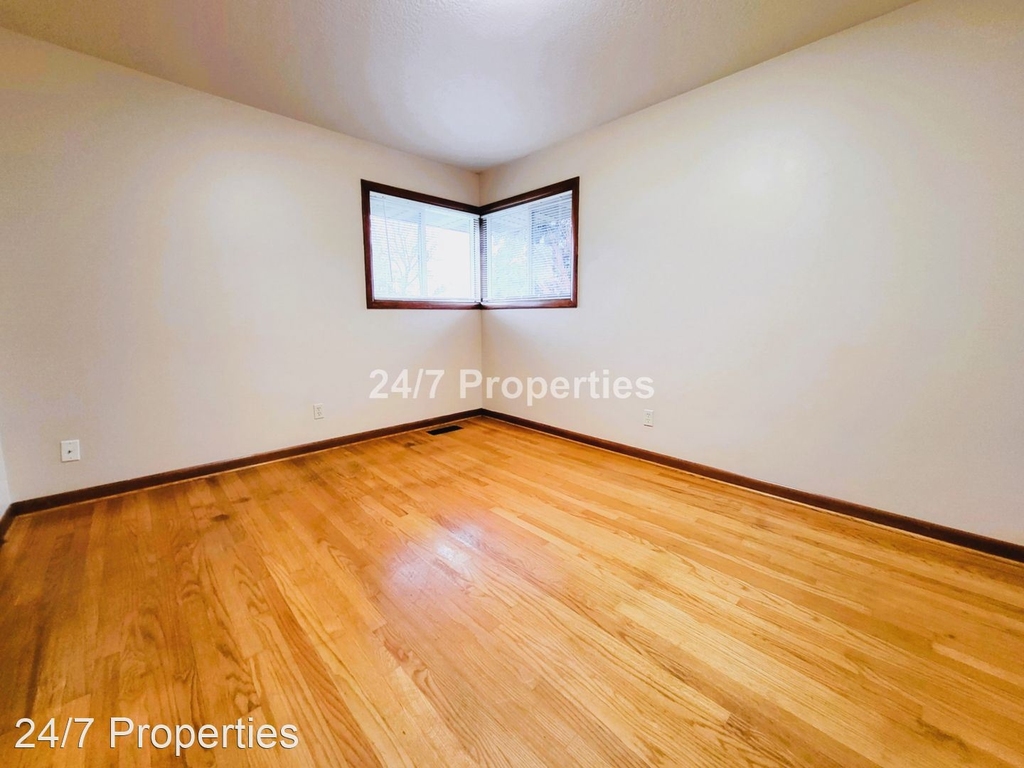 1523 Ne 72nd Ave. - Photo 6