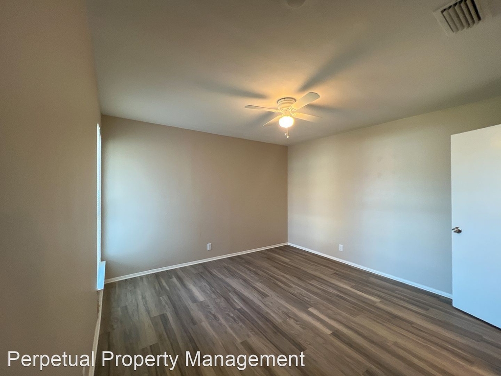 12400 Tree Line Dr Unit B - Photo 5