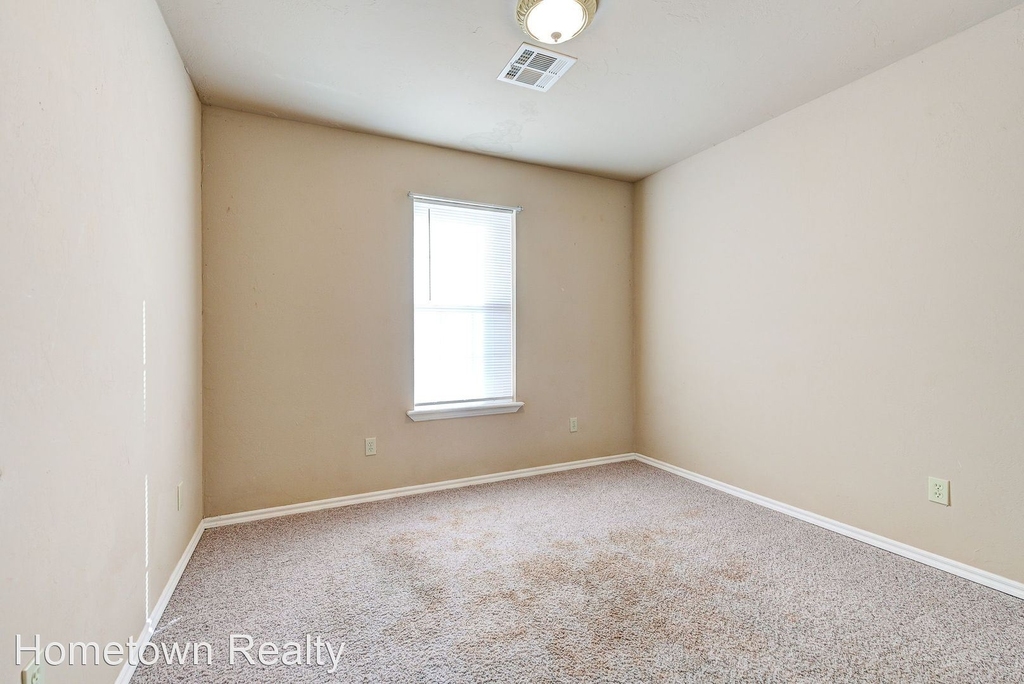 713 S Locust Street - Photo 23