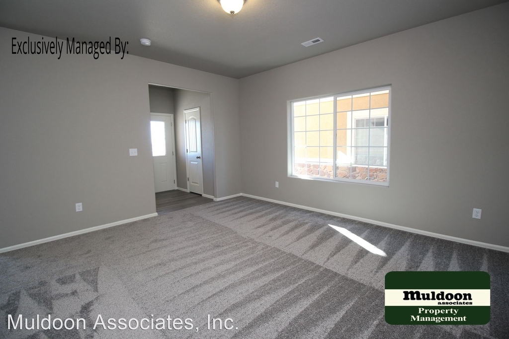 7453 Sand Lake Heights - Photo 4