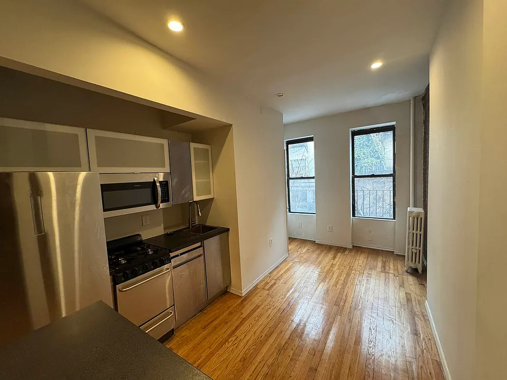 451 West 46th Street - Photo 5