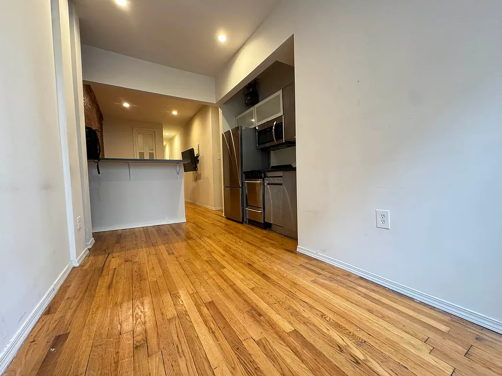 451 West 46th Street - Photo 4