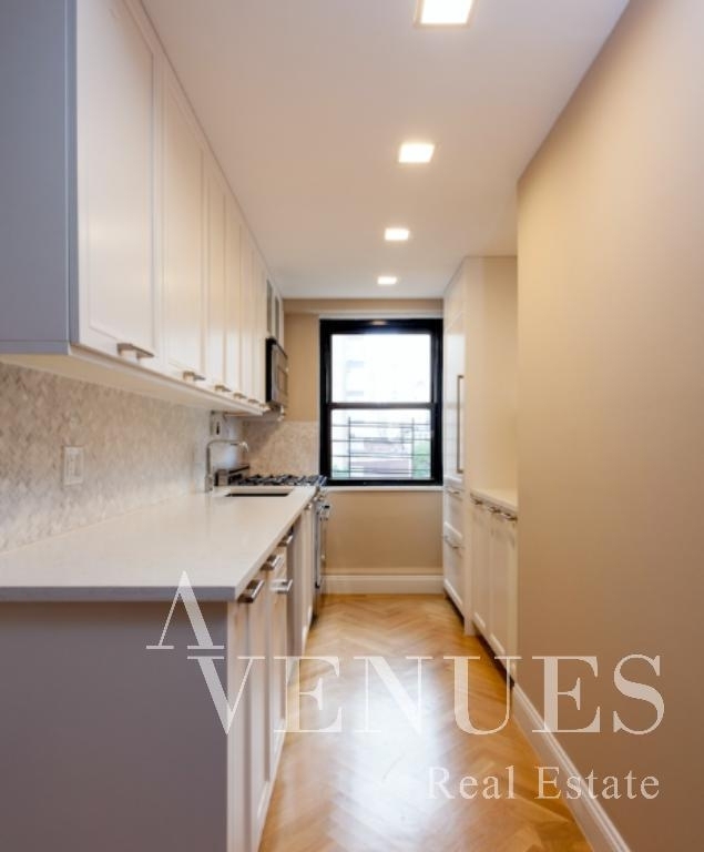 East 86th Street - Photo 1