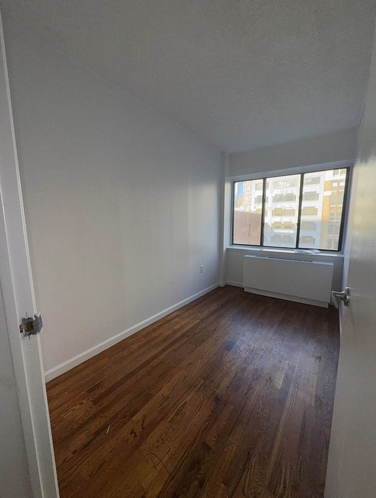 343 West 51st Street - Photo 18