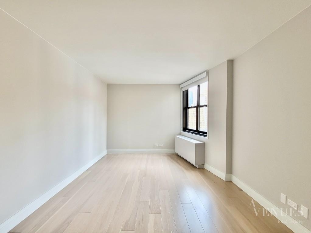 East 31st Street - Photo 9