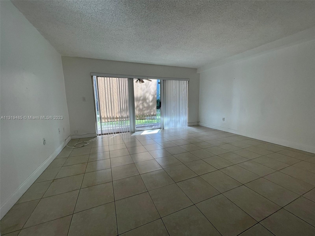 9375 Fontainebleau Blvd - Photo 2