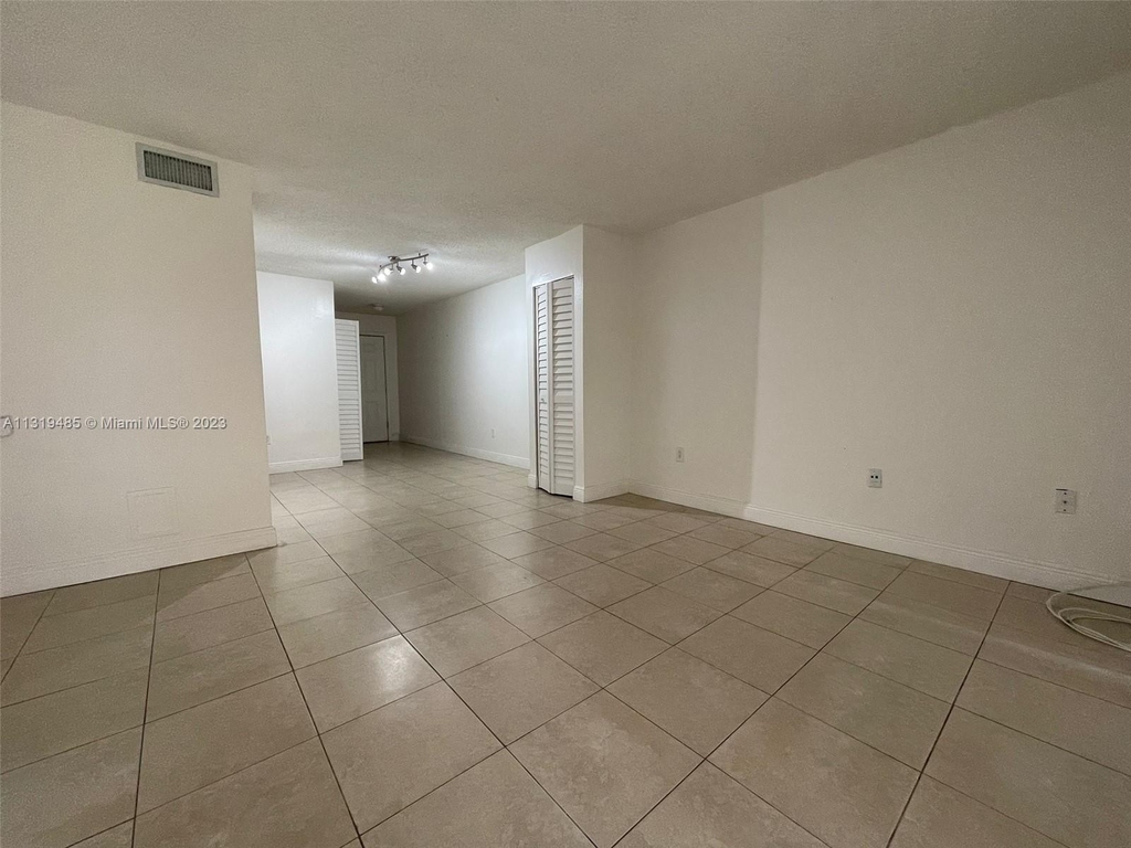 9375 Fontainebleau Blvd - Photo 4