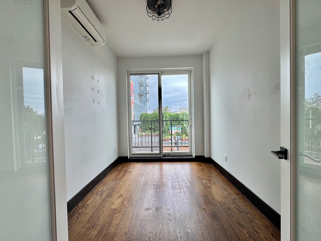340 Irving Avenue - Photo 4