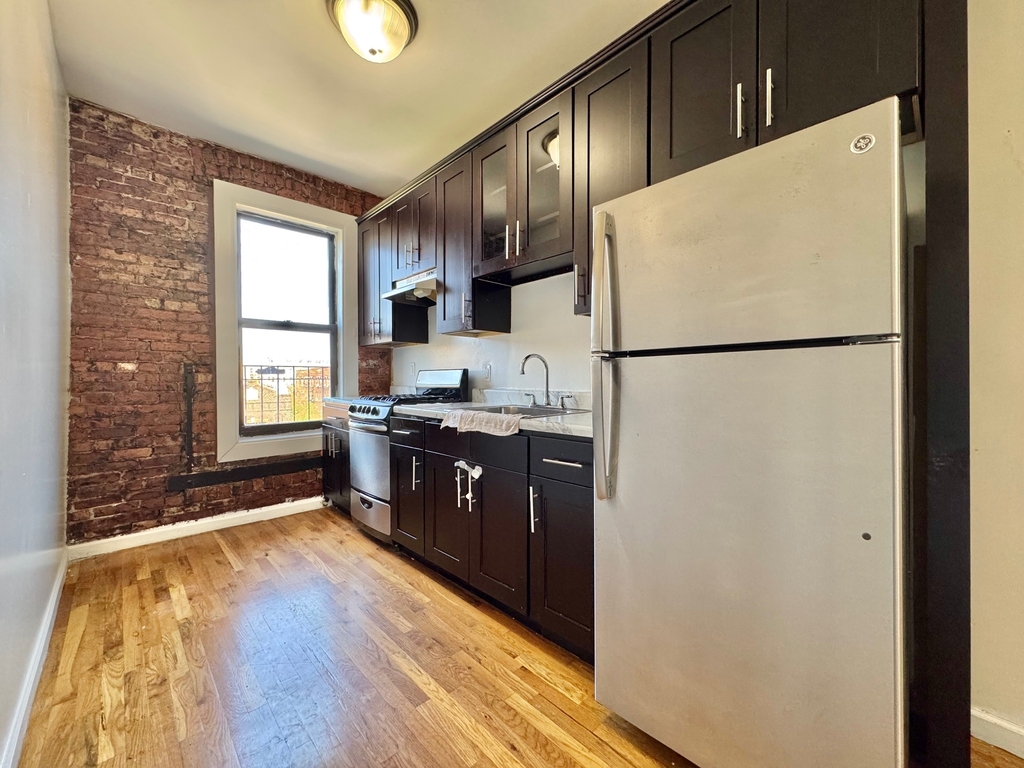 740 Empire Boulevard - Photo 2