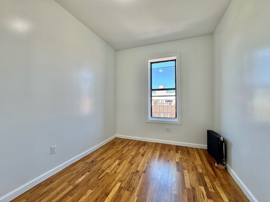 740 Empire Boulevard - Photo 4