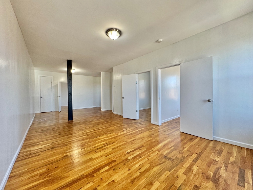 740 Empire Boulevard - Photo 5