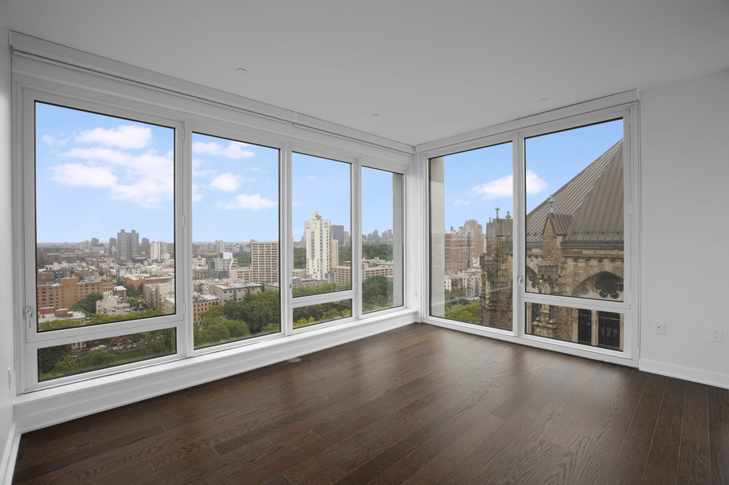 400 West 113th Street - Photo 0