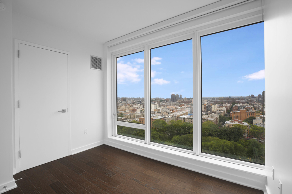 400 West 113th Street - Photo 2