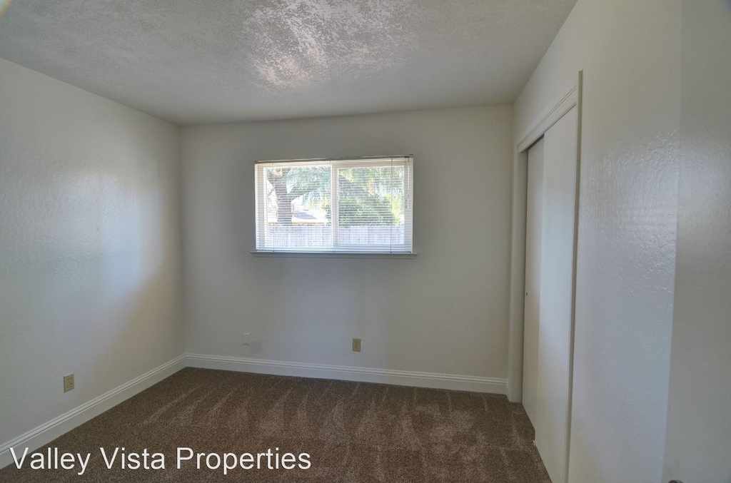 1436 Beverly Ave - Photo 11