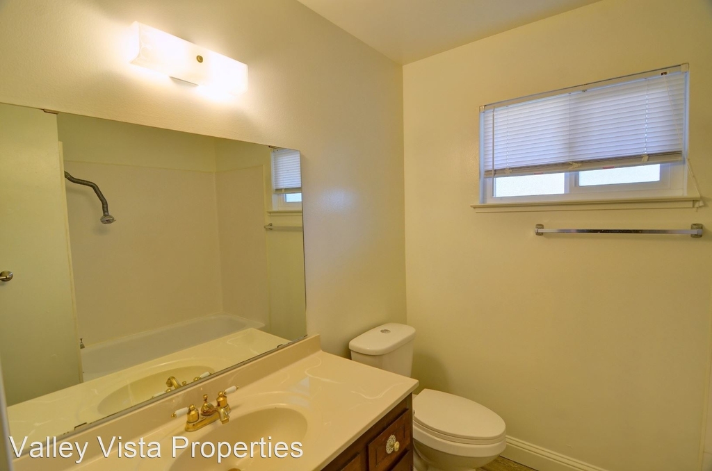 1436 Beverly Ave - Photo 5