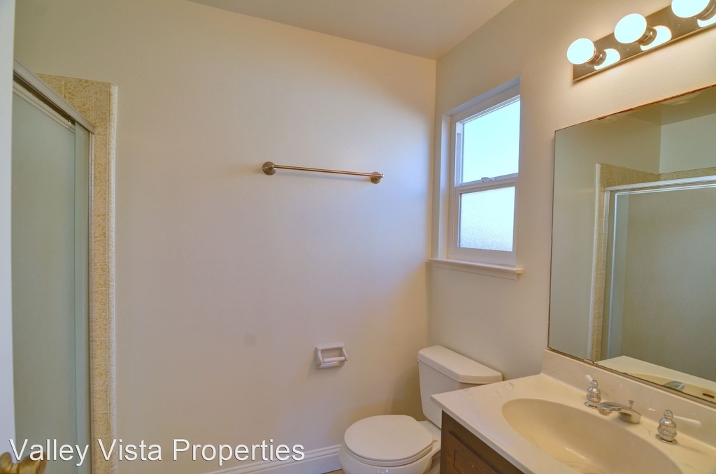 1436 Beverly Ave - Photo 9