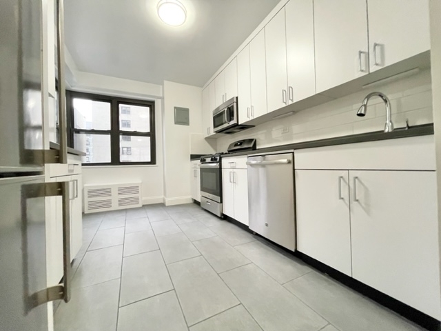 East 89th Street - Photo 1