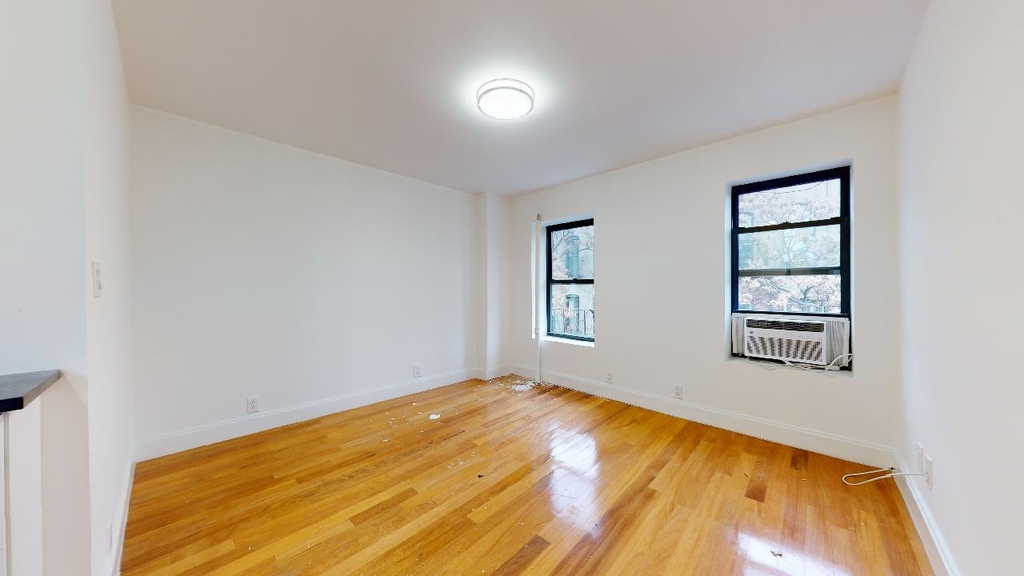 242 West 10th St - Photo 2