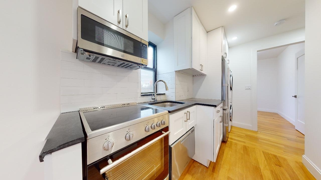 242 West 10th St - Photo 4