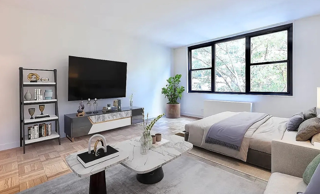 East 48h Street - Photo 1