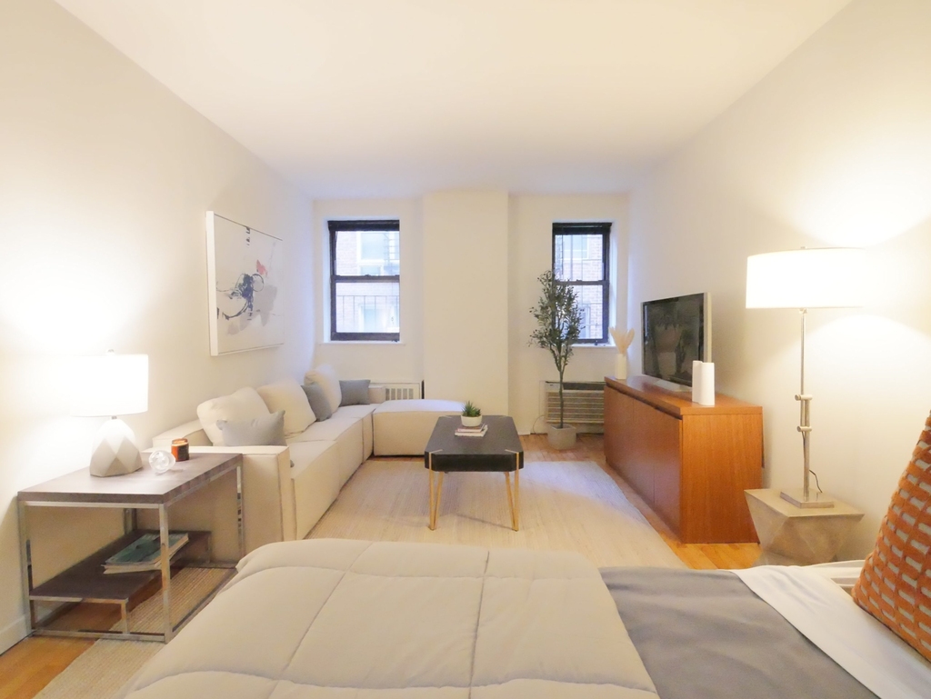 327 East 34th Street - Photo 4