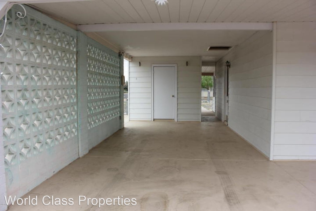 11201 W Missouri Ave - Photo 1