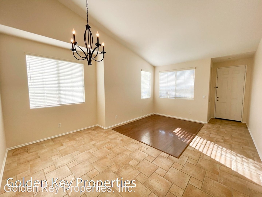 902 Niguel St. - Photo 2