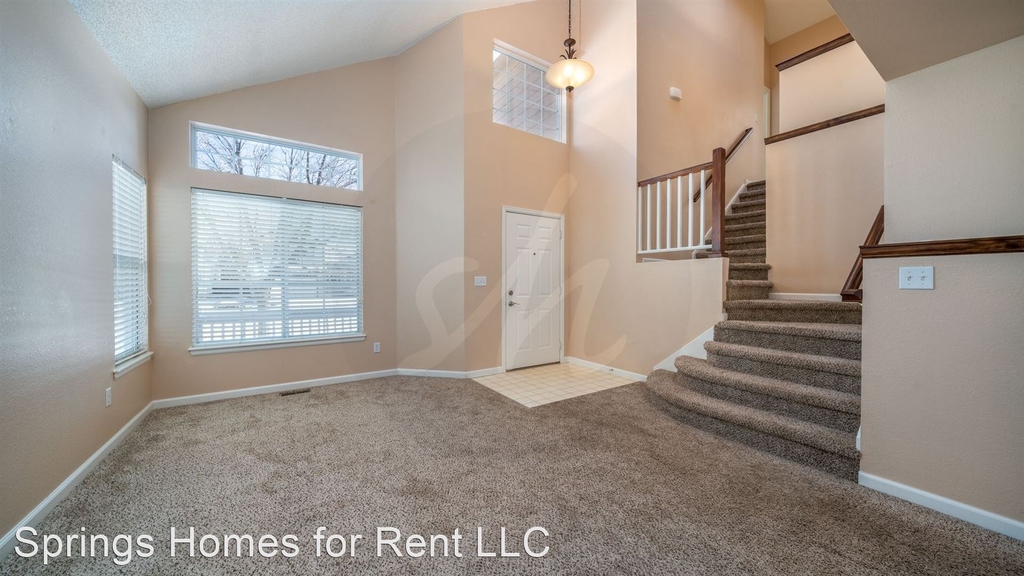 1065 Piros Dr - Photo 4