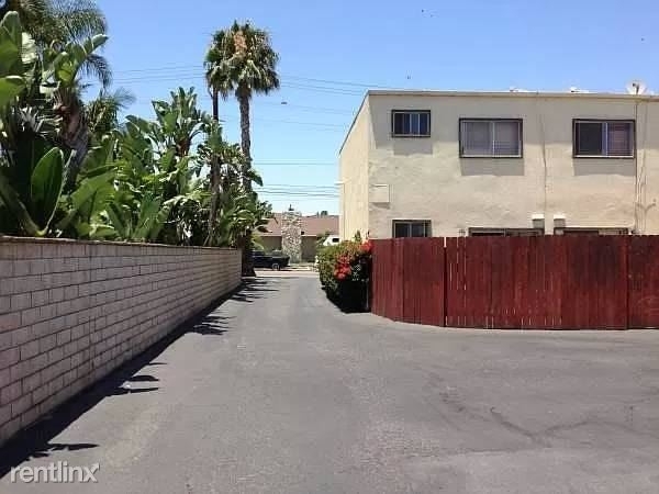 2346 Santa Ana Ave - Photo 3