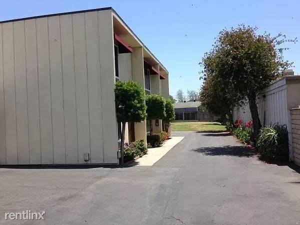 2346 Santa Ana Ave - Photo 4