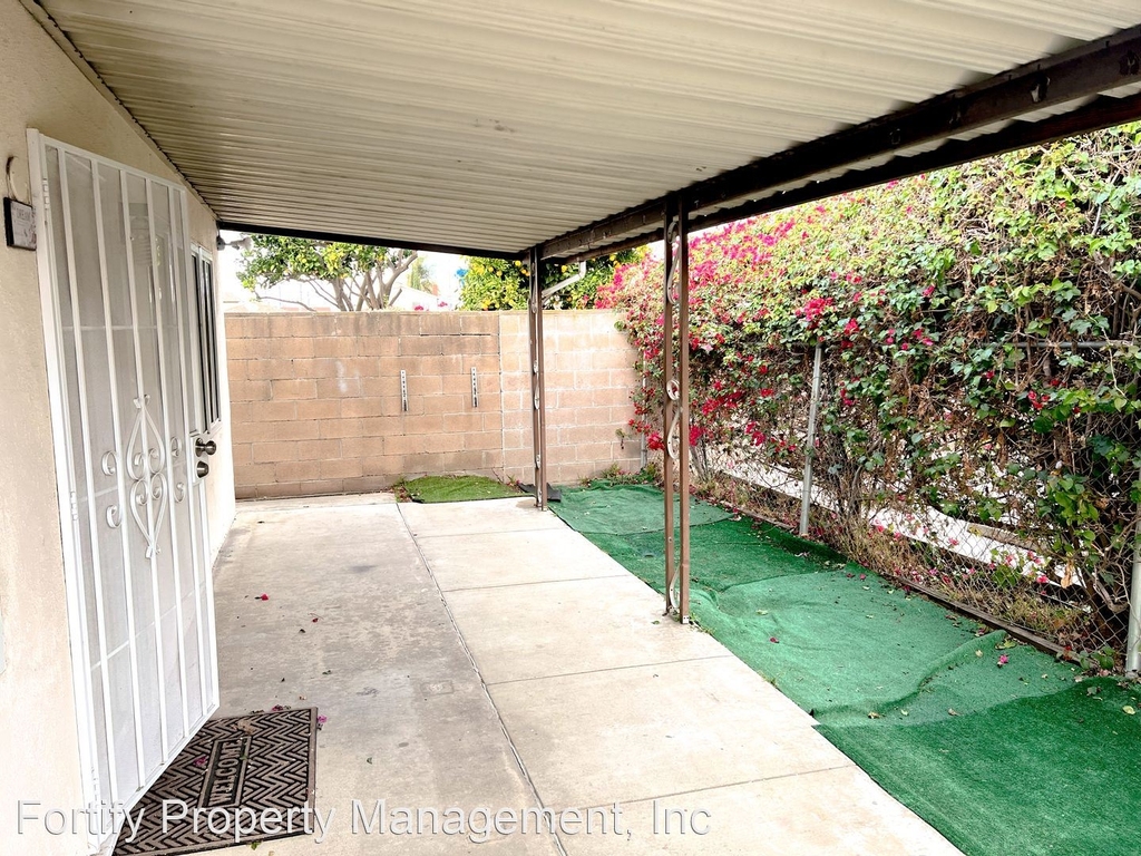 25109 Narbonne Ave - Photo 3