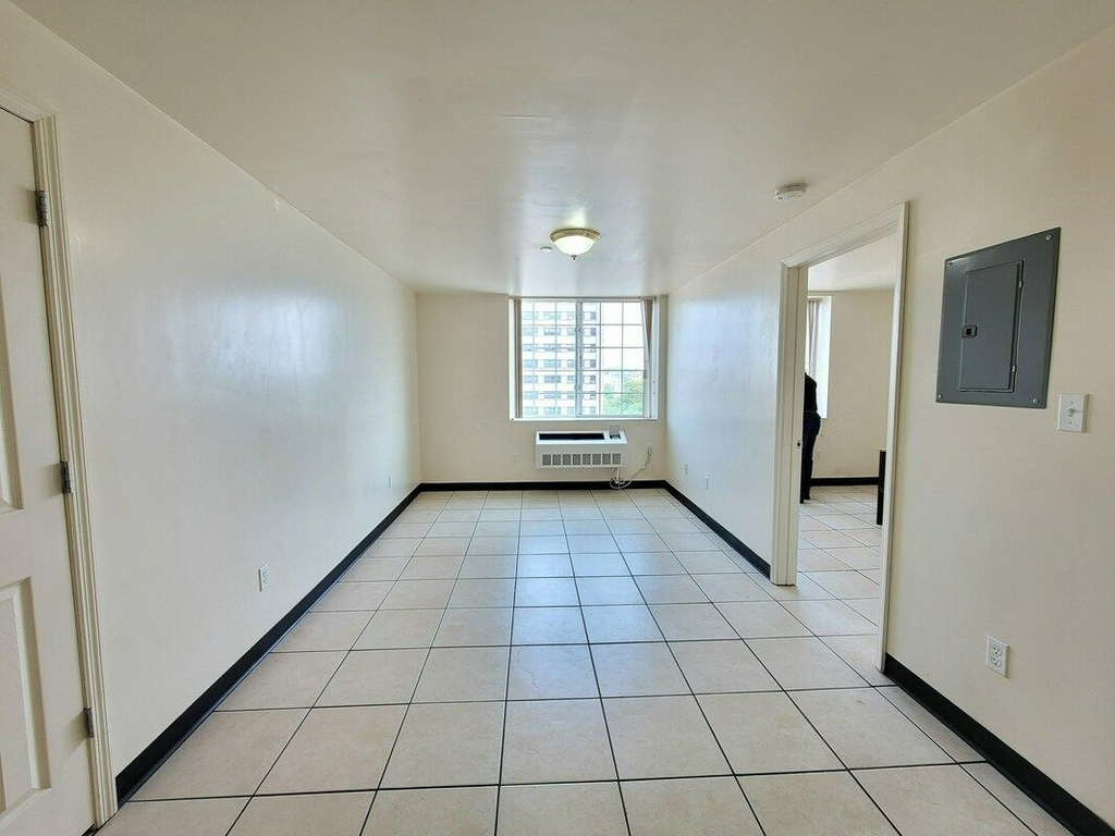 443 Winthrop Street - Photo 1